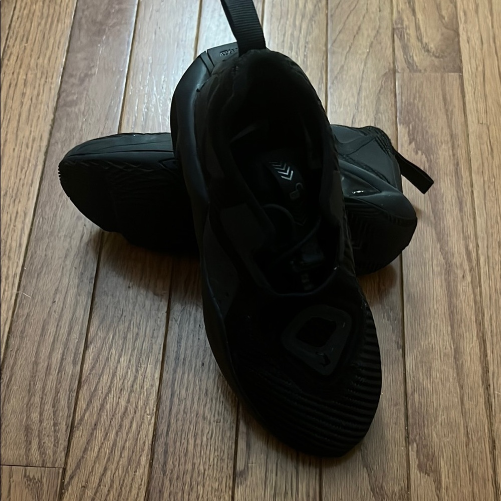 Big kid’s Black Athletic Shoes
